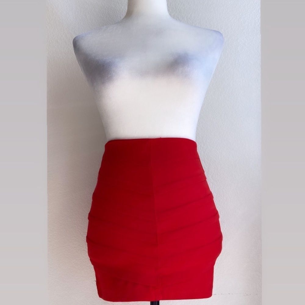 NEW Red Fitted Ribbed Textured Micro Mini Skirt - Picture 3 of 8